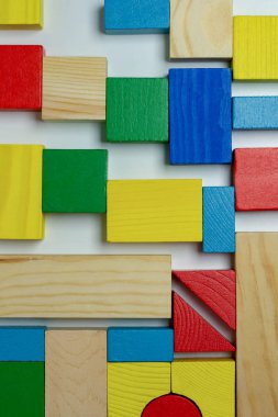 Farklı renkli bina tuğla düzenlenmesi