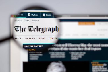 New York, ABD - 26 Mart 2019: Web sitesi ana haber medya telgraf. Telgraf logo Büyüteç görünür.