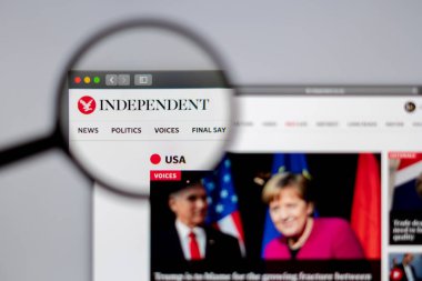 New York, ABD - 26 Mart 2019: haber medya bağımsız web sitesi ana. Bağımsız logo Büyüteç görünür.