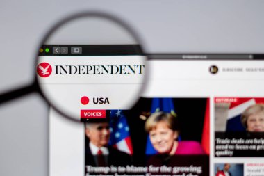 New York, ABD - 26 Mart 2019: haber medya bağımsız web sitesi ana. Bağımsız logo Büyüteç görünür.