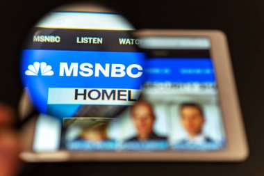 Washington, Abd - 09 Nisan 2019: Tablet ekranında Msnbc News web sitesi ana sayfası. Msnbc News kanal logosu büyüteç ile görülebilir. Pazarlama veya iş konsepti olarak kullanılabilir