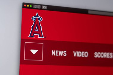 Miami / Amerika - 04.20.2019: Beyzbol takımı Los Angeles Angels web sitesi ana sayfası. Takım logosunu kapatın. Haber medyası veya diğer web siteleri için açıklayıcı olarak kullanılabilir, bilgi veya pazarlama konsepti için iyi.