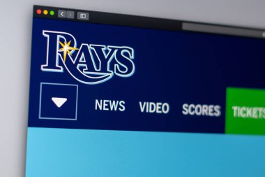 Miami / Amerika - 04.20.2019: Beyzbol takımı Tampa Bay Rays web sitesi ana sayfası. Takım logosunu kapatın. Haber medyası veya diğer web siteleri için açıklayıcı olarak kullanılabilir, bilgi veya pazarlama konsepti için iyi.