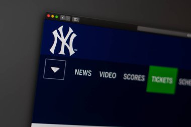 Miami / Amerika - 04.20.2019: Beyzbol takımı New York Yankees web sitesi ana sayfası. Takım logosunu kapatın. Haber medyası veya diğer web siteleri için açıklayıcı olarak kullanılabilir, bilgi veya pazarlama konsepti için iyi.