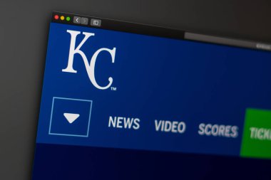Miami / Amerika - 04.20.2019: Beyzbol takımı Kansas City Royals web sitesi ana sayfası. Takım logosunu kapatın. Haber medyası veya diğer web siteleri için açıklayıcı olarak kullanılabilir, bilgi veya pazarlama konsepti için iyi.