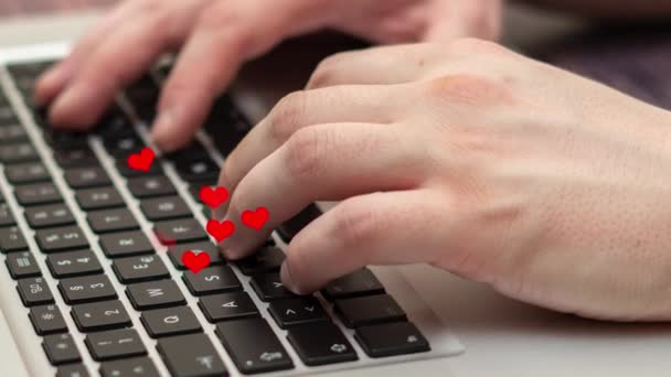 Homem Está Usando Laptop Com Teclas Pretas Mídias Sociais Redes — Vídeo de Stock