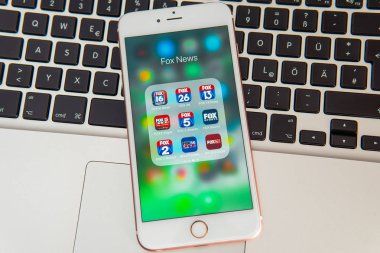 Farklı Fox News medya simgeleri ile Beyaz Apple iphone