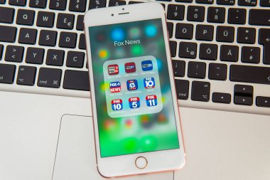 Farklı Fox News medya simgeleri ile Beyaz Apple iphone
