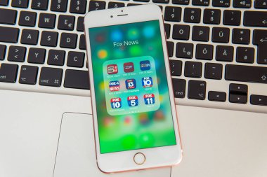 Farklı Fox News medya simgeleri ile Beyaz Apple iphone