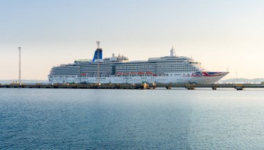 P&O Cruises Filosu'ndan Yolcu gemisi Mv Arcadia Vanasa'ya demirledi
