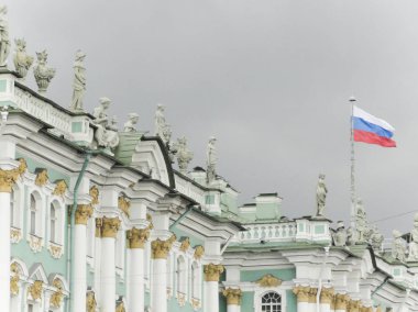 Saint Petersburg çatı Rus bayrağı ile