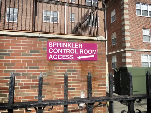 Yağmurlama kontrol odası erişim işareti