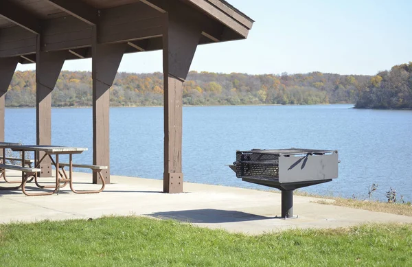Outdoor Pavilion Grill Blue Lake — Stock Photo, Image
