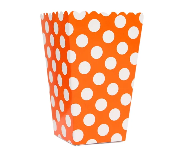 一个空盒子的爆米花 薯条和鸡腿橙色与白色圆点在白色背景 选择性聚焦 — 图库照片
