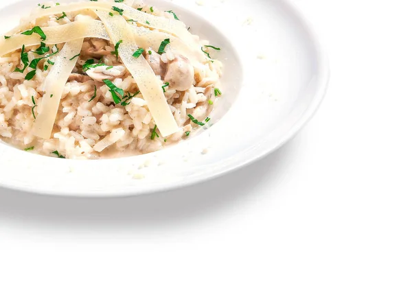 米と肉とソースと白い背景の板の上から麺の煮込み — ストック写真