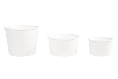 Boş kağıt bardak içinde farklı büyüklük izole arka plan üzerinde