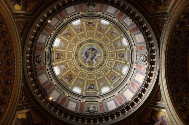 İç kubbe Aziz Stephen Bazilikası, Roma Katolik Kilisesi, Budapeşte, Macaristan.