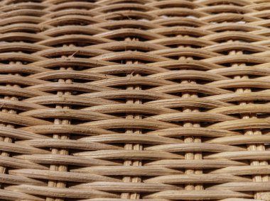 Doğal malzeme sepetinden örülmüş.