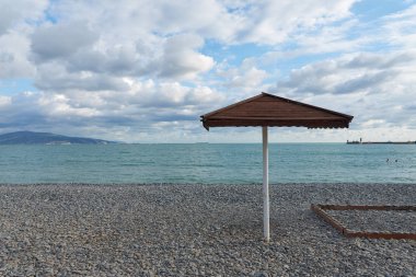 Plaj şemsiye ve sandalye ile