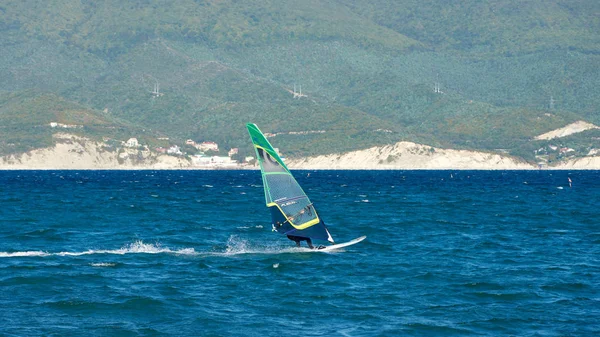 Novorossiysk blak denizde Rüzgar Sörfü