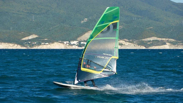 Novorossiysk blak denizde Rüzgar Sörfü