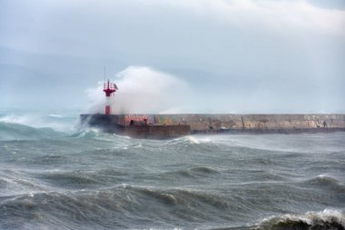 Karadeniz'de fırtına fırtına