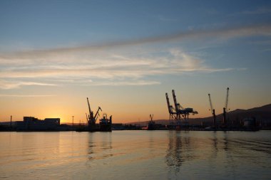 Akşam limanı gün batımında