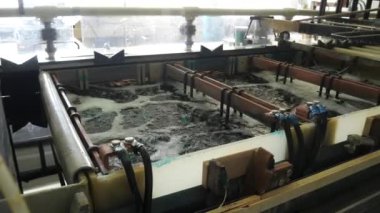 Devre kartı üretim. Galvanik Banyosu, Mühendislik üretim. İş akışında galvanik banyosunda devre kartı