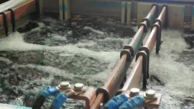 Galvanik Banyosu, Mühendislik üretim. İş akışında galvanik banyosunda devre kartı. Devre kartı üretim