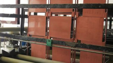 Devre kartı üretim. Galvanik Banyosu, Mühendislik üretim. İş akışında galvanik banyosunda devre kartı