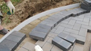 Döşeme yakın çekim parke döşeme. Yol parke, inşaat.