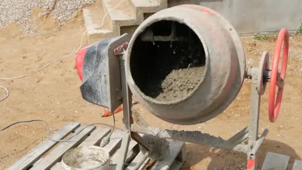 Kırmızı Beton Mikseri Çimento Çözüm Karışımları — Stok video