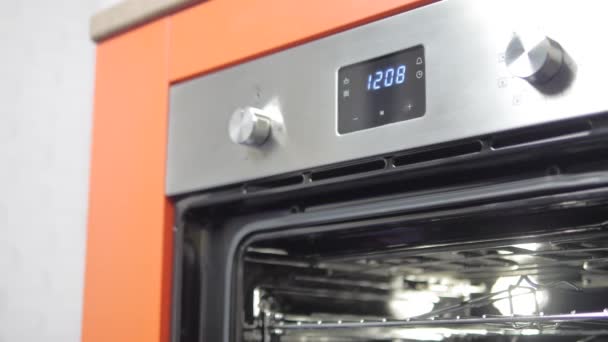 Interruptor Metálico Forno Fogão Vista Perto Relógio Digital Forno Painel — Vídeo de Stock