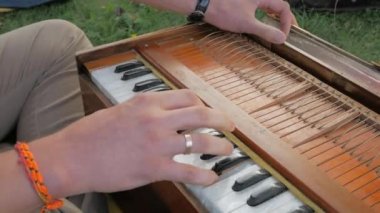 Harmonium A müzikal Instrument.Traditional Hindistan müzik aletleri Harmonium oynama atış kapatın