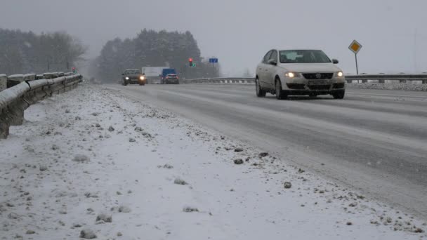 Snow Storm City Blizzard Conditions Traffic Driving City Heavy Snow — Stock Video