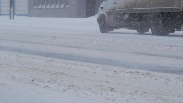 Schneesturm Der Stadt Mit Schneesturm Verkehr Der Stadt Bei Starkem — Stockvideo