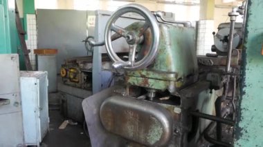 Eski dönüm torna makine. Eski fabrika yıkım öncesinde Binası.