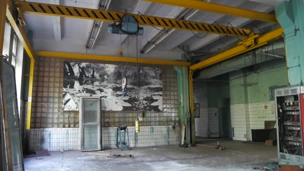 Pasillos Miedo Vieja Fábrica Abandonada Descomposición Antiguo Edificio Fábrica Antes — Vídeo de stock