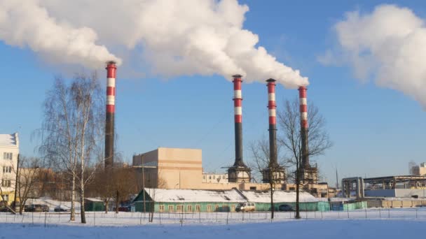 Luftverschmutzung Durch Industrieanlagen Rauchen Industrieller Pfeifen Rot Mit Weißer Pfeife — Stockvideo