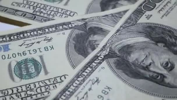 Notas Cem Dólares Girar Numa Mesa Close Rotação Papel Dinheiro — Vídeo de Stock