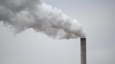 Hava kirliliği sanayi tesisleri. Endüstriyel pipo.