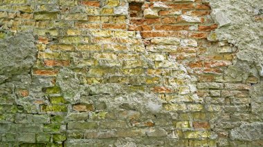 Yıpranmış grunge arka plan eski tuğla duvar ve dökülüyor. Çimento