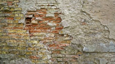Yıpranmış grunge arka plan eski tuğla duvar ve dökülüyor. Çimento