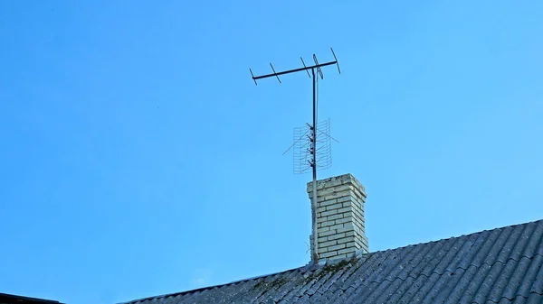 Tuğla Baca ve eski Televizyon Anteni