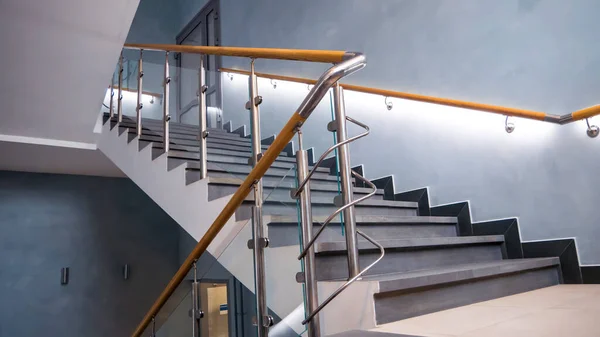 Крытая Лестница Перилами Нержавеющей Стали Стекла — стоковое фото