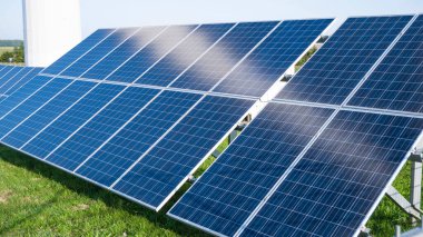 Fotovoltaik güneş enerjisi paneli, yeşil temiz Alternatif enerji kavramı.