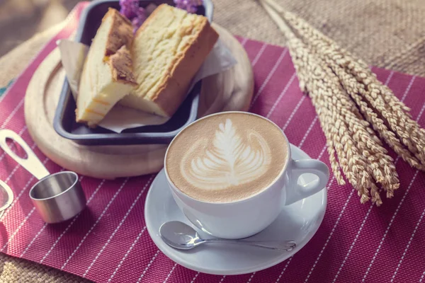 Keksscheiben Auf Dem Tisch Mit Kaffee — Stockfoto
