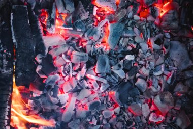 Barbekü için kömürleri yanan arka plan