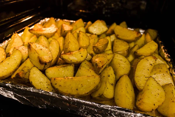 Sült Burgonya Sütőbe Fűszerek Vaj Konyha Tálca — Stock Fotó