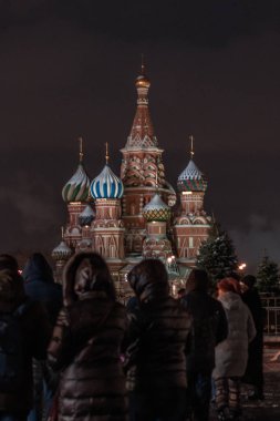 St Basils Katedrali üzerinde kırmızı kare kışın, Moskova, Rusya Federasyonu.